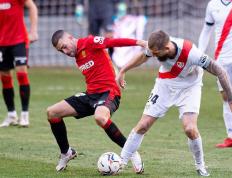 热那亚对阵AC米兰：客场至少两球优势，热那亚形势堪忧(re na ya dui zhen mi lan ke chang zhi shao liang qiu you shi re na ya xing shi kan you)