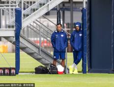 切尔西转会大戏：西蒙斯暗示离队，莱比锡RB陷入困境