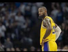心寒，詹姆斯：在湖人队勤勤恳恳打了6年比赛，湖人队却不当他是自家人(xin han zhan mu si zai hu ren dui qin qin ken ken da le nian bi sai hu ren dui que bu dang ta shi zi jia ren)