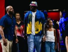 詹姆斯前队友提议老詹离开湖人，暗示队友不如加入迈阿密热火(zhan mu si qian dui you ti yi lao zhan li kai hu ren an shi dui you bu ru jia ru mai a mi re huo)