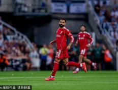 先奶为敬！萨拉赫：阿森纳是夺冠头号热门 曼城也有希望