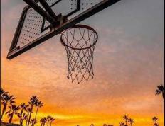 斯台普斯中心见证洛杉矶湖人的关键胜利(si tai pu si zhong xin jian zheng luo shan ji hu ren de guan jian sheng li)