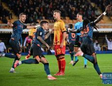 意甲｜那不勒斯胜莱切(yi jia na bu le si sheng lai qie)