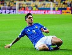 迪马：那不勒斯小将安布罗西诺同意加盟卡利亚里，克雷莫纳在竞争