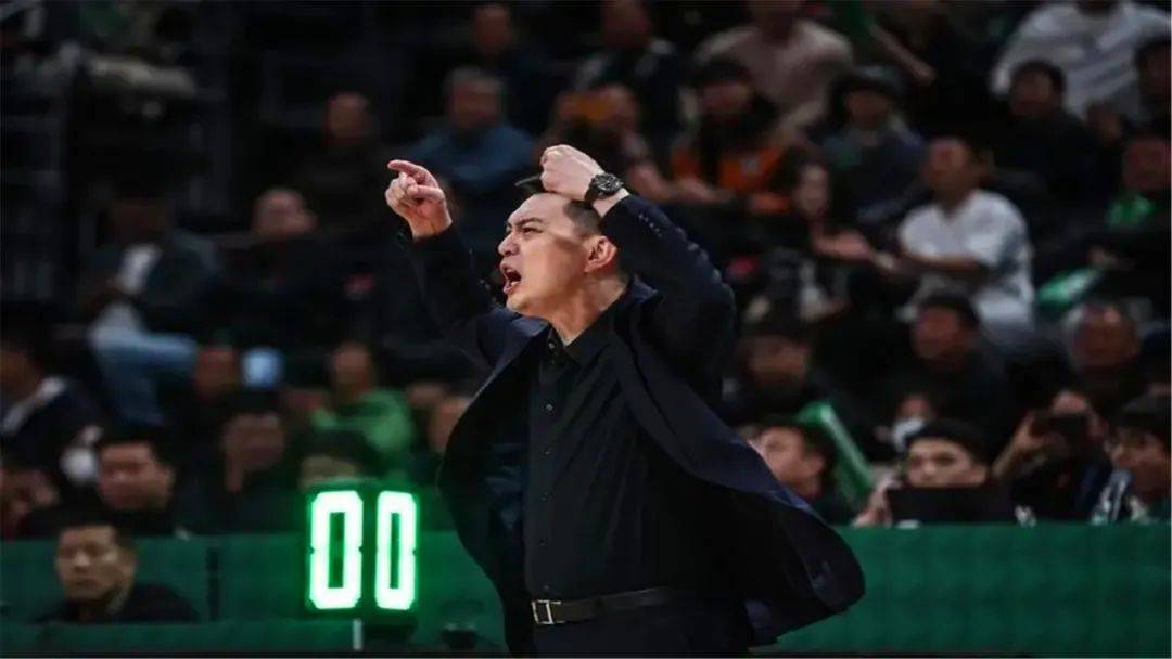 新官上任三把火！CBA推出不成文“新规”，辽篮、广东队日子不好过了(xin guan shang ren san ba huo tui chu bu cheng wen xin gui liao lan guang dong dui ri zi bu hao guo le)