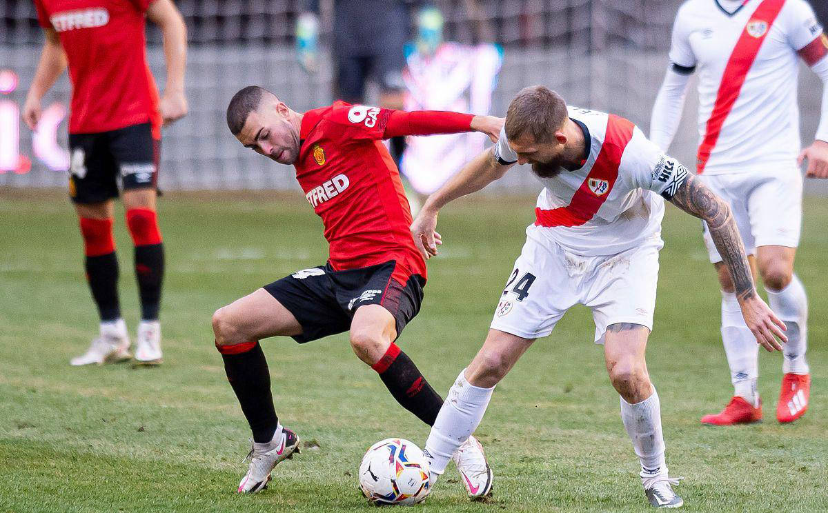 热那亚对阵AC米兰：客场至少两球优势，热那亚形势堪忧(re na ya dui zhen mi lan ke chang zhi shao liang qiu you shi re na ya xing shi kan you)