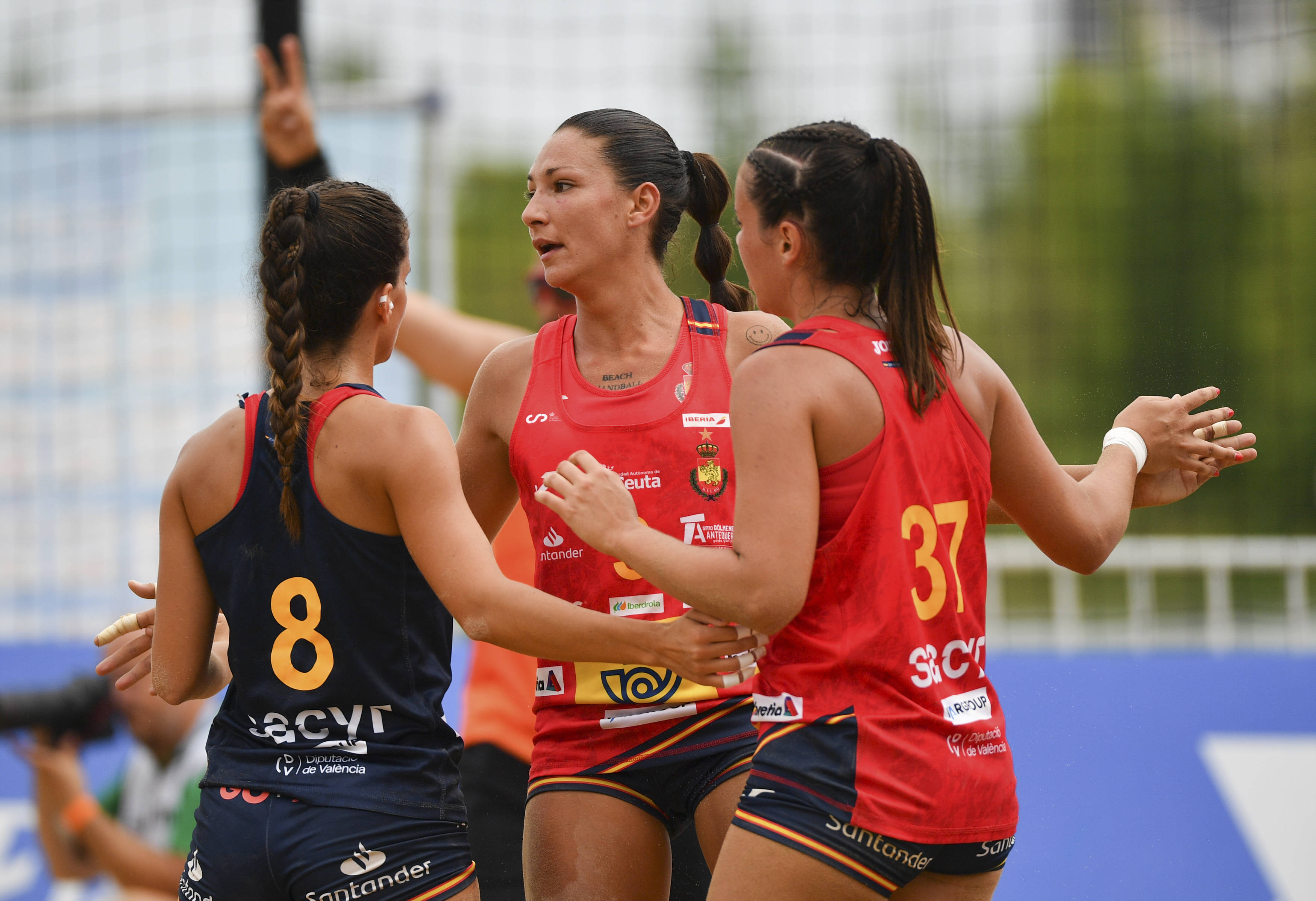 （成都世运会）沙滩手球——女子半决赛：阿根廷队战胜西班牙队(cheng du shi yun hui sha tan shou qiu nyu zi ban jue sai a gen ting dui zhan sheng xi ban ya dui)