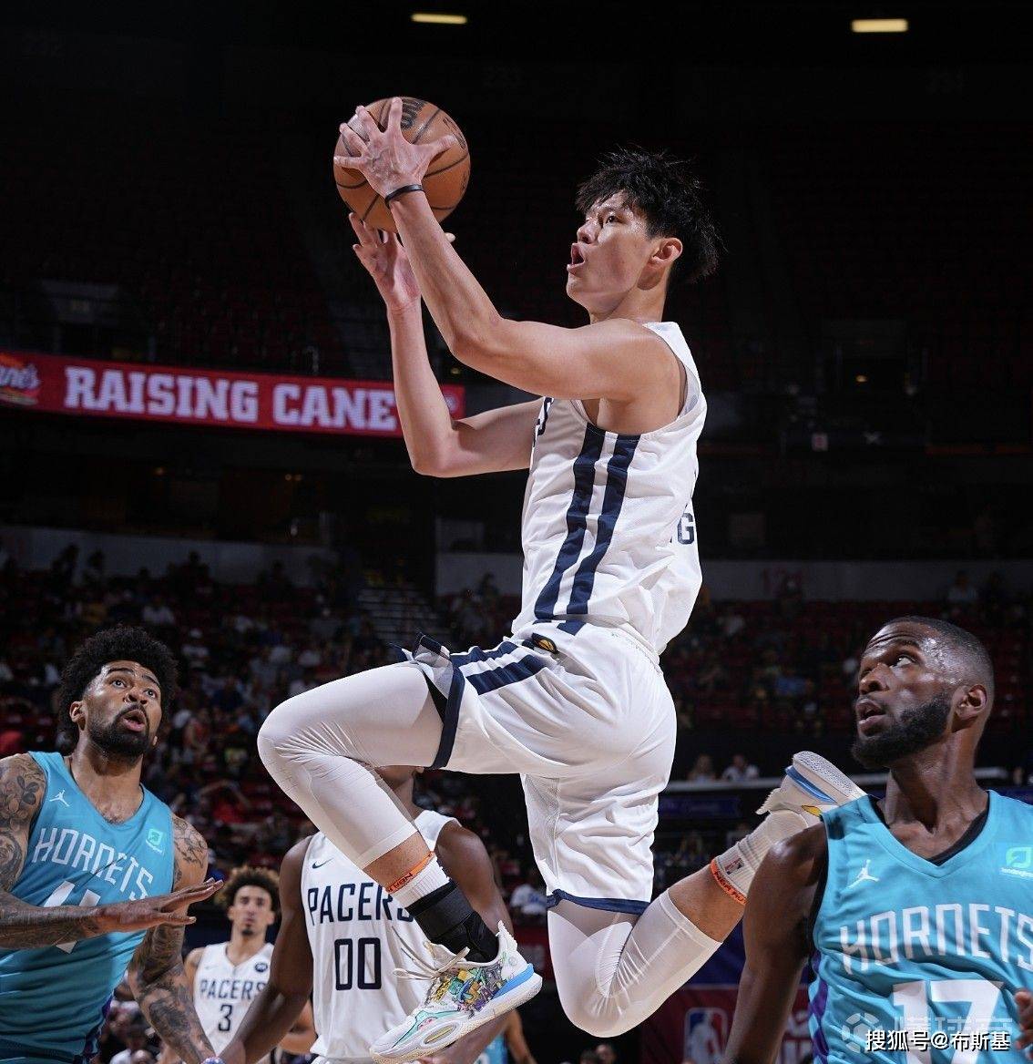 曾凡博要去篮网了！月底赴布鲁克林，这次能站稳脚跟吗？(ceng fan bo yao qu lan wang le yue di fu bu lu ke lin zhe ci neng zhan wen jiao gen ma)