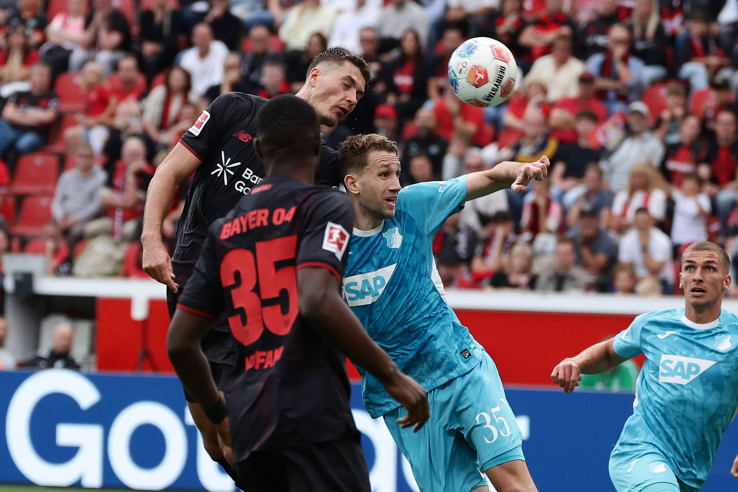 （体育）足球——德甲：勒沃库森不敌霍芬海姆