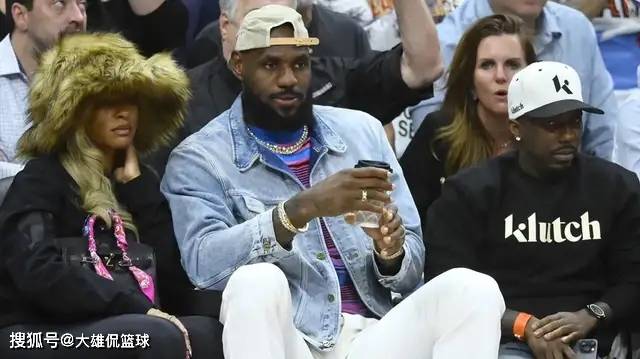 詹姆斯前队友提议老詹离开湖人，暗示队友不如加入迈阿密热火(zhan mu si qian dui you ti yi lao zhan li kai hu ren an shi dui you bu ru jia ru mai a mi re huo)