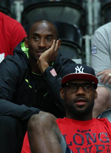 詹姆斯：我从小视科比为偶像，曼巴永恒(zhan mu si wo cong xiao shi ke bi wei ou xiang man ba yong heng)