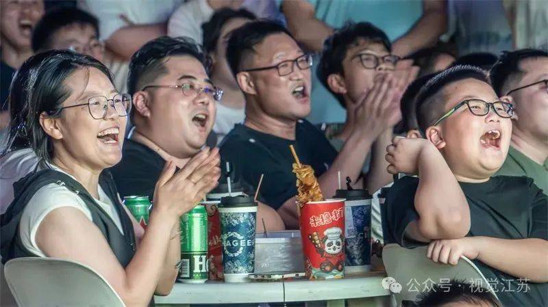 “苏超”e起拍｜人与城，燃情“苏超”