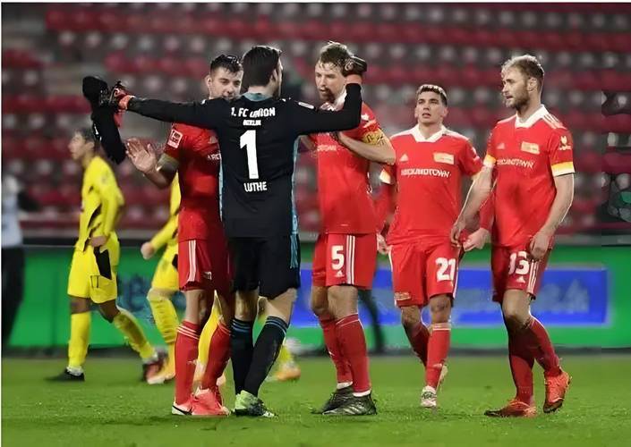 德甲对决：柏林联主场迎敌，斯图加特客场挑战(de jia dui jue bo lin lian zhu chang ying di si tu jia te ke chang tiao zhan)