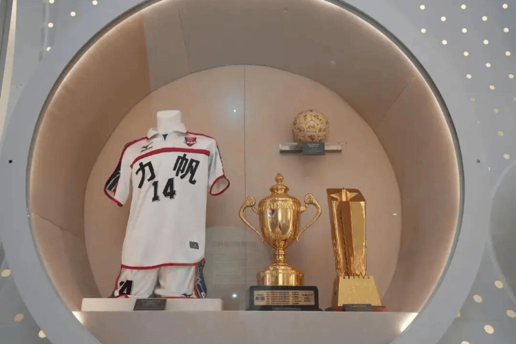 一文回顾重庆足球百年史：修建西部首个足球场，70多年前独自拥有3支专业球队