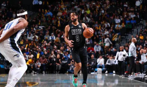 费城76人寻找锋线接班人，签下特伦登-沃特福德