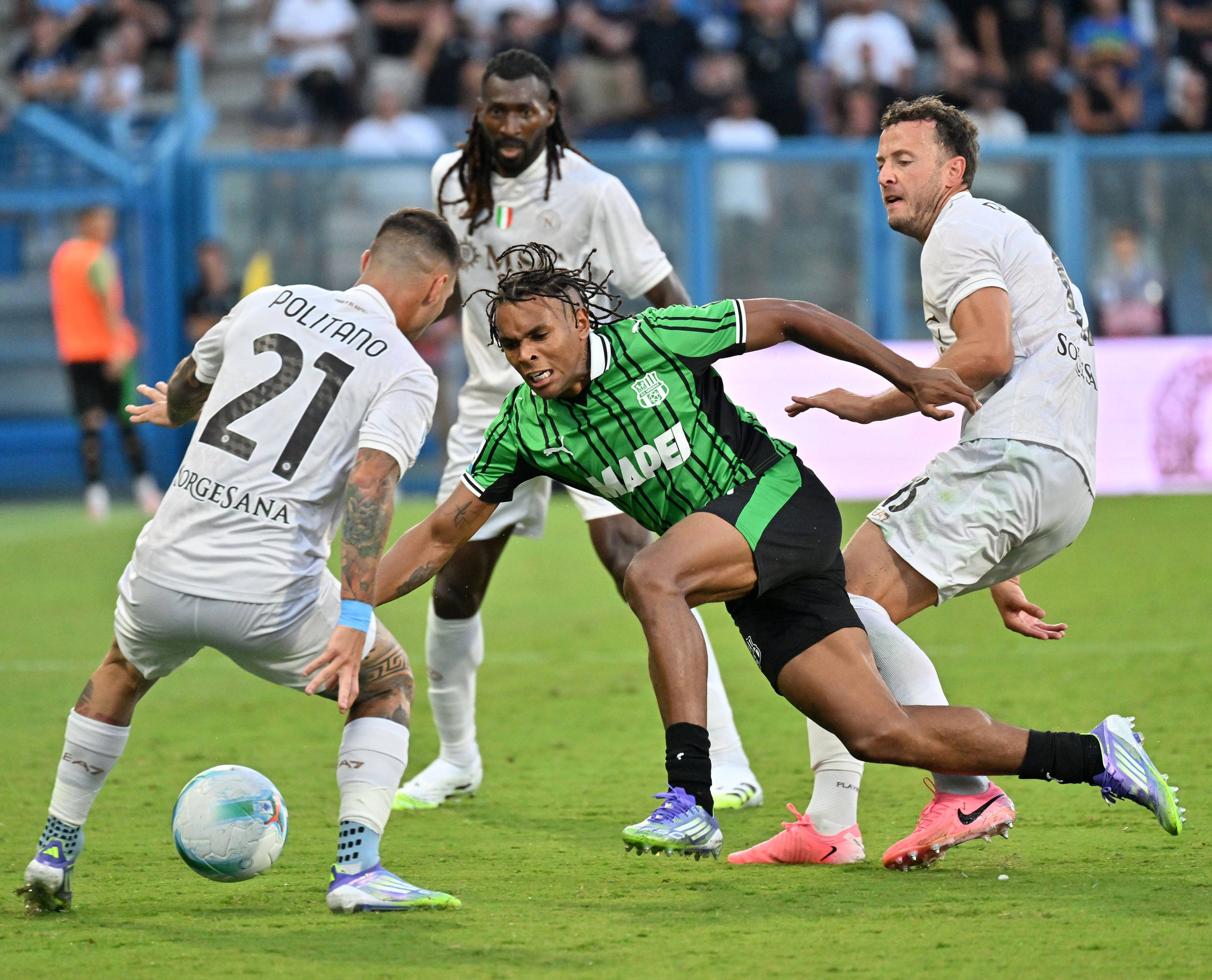 （体育）足球——意甲：那不勒斯胜萨索洛