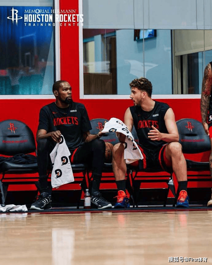 新赛季前瞻—休斯顿火箭：青年军的蜕变与冠军豪赌(xin sai ji qian zhan xiu si dun huo jian qing nian jun de tui bian yu guan jun hao du)