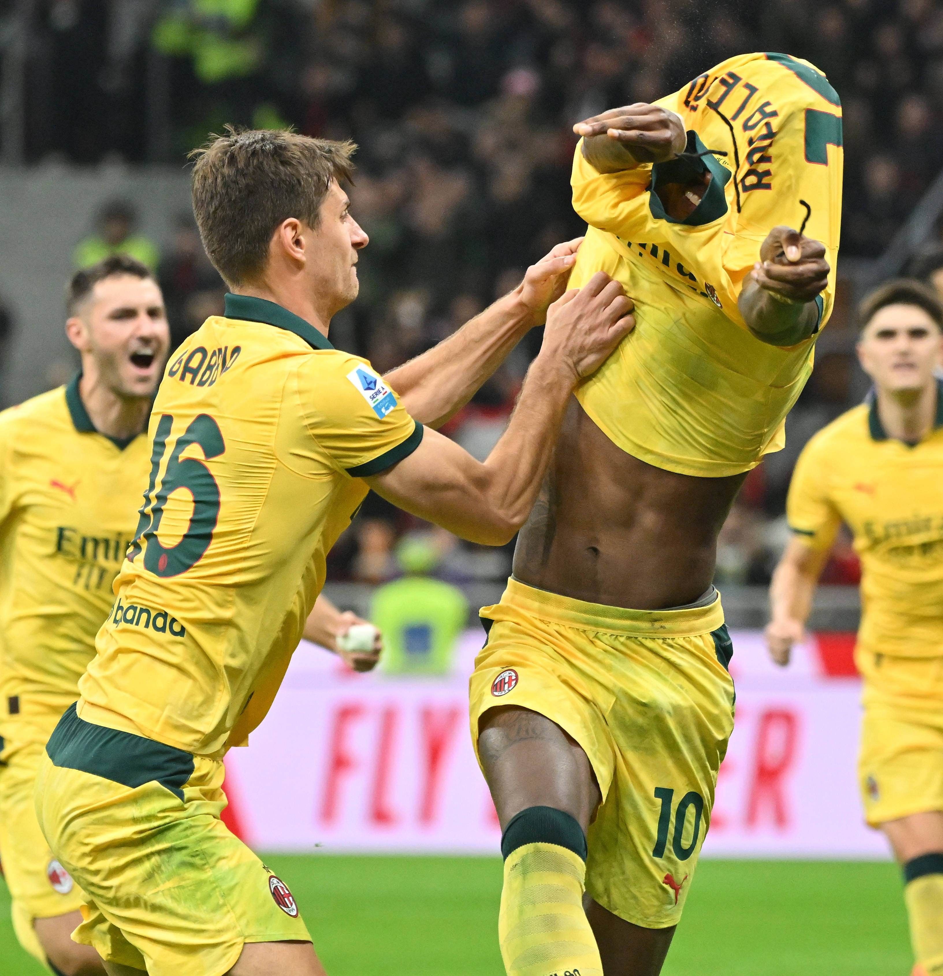 （体育）足球——意甲：AC米兰胜佛罗伦萨